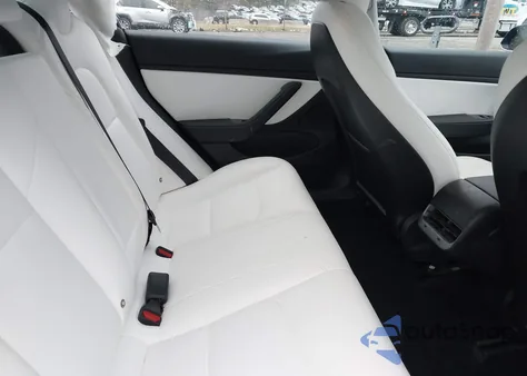 2018 Tesla Model 3 Long Range/Performance z USA, uszkodzony, nr VIN 5YJ3E1EB9JF086121